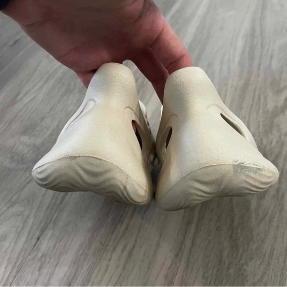 Authentic Size 7 - adidas Yeezy Foam Runner Ararat. - Picture 6 of 6